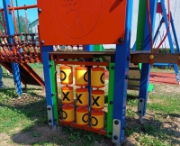 Nowy plac zabaw przy szkole w Baryczy