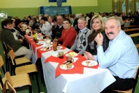 Babcie i dziadkowie na spotkaniu z wnuczkami w Zespole Szkół w Jasionowie