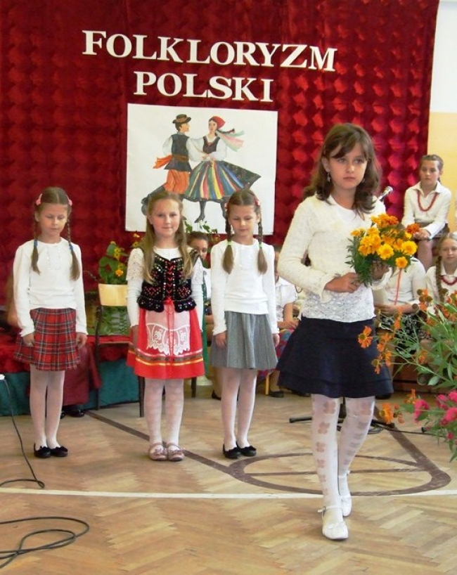 Folkloryzm - w Izbie Regionalnej w Krzywem