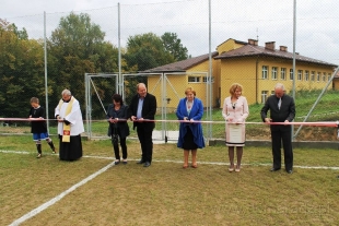 OTWARCIE BOISKA SPORTOWEGO PRZY SZKOLE PODSTAWOWEJ NR 2 W GOLCOWEJ