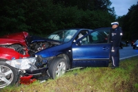 Turze Pole. Czołowe zderzenie seata z peugeotem