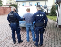 Łatwopalnym płynem potraktował plac policji i strych własnego domu