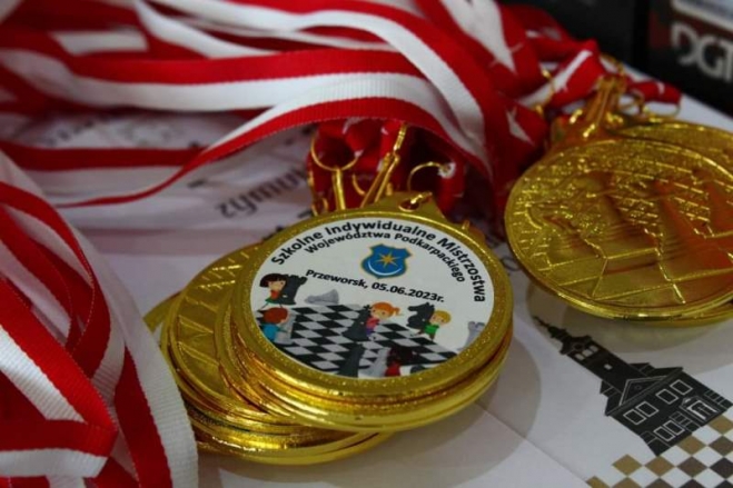 Szachy.11 medali na finale wojewódzkim dla uczniów SP 1 Brzozów