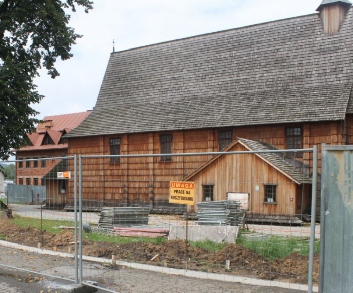 Trwają prace przy zabytkowym kościele w Domaradzu