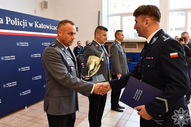 nadkom. Dariusz Hędrzak z KPP Brzozowie najlepszym dyżurnym jednostek policji w kraju